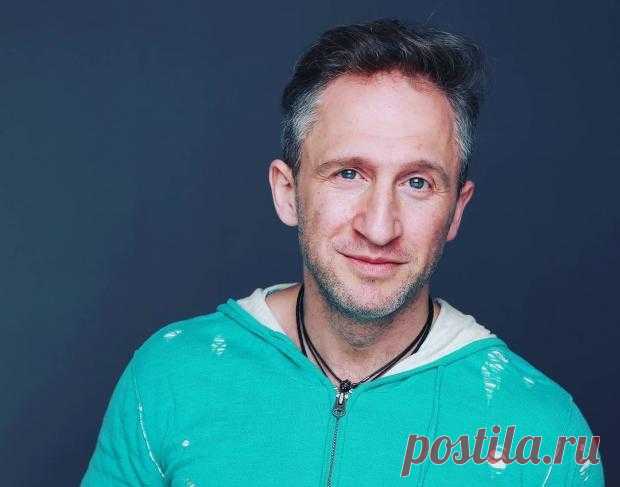 Оскар Кучера отправился на рыбалку с сыновьями: актер похвастался уловом в сети