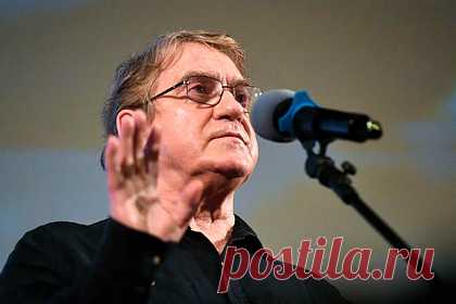 Заразившемуся коронавирусом Валерию Гаркалину провели экстренную операцию. Народному артисту России Валерию Гаркалину провели экстренную операцию на плевральной полости грудной клетки. У заразившегося коронавирусом и находящегося в тяжелом состоянии актера в грудной клетке начал скапливаться воздух. Он давил на легкие, из-за чего Гаркалину резко стало хуже.