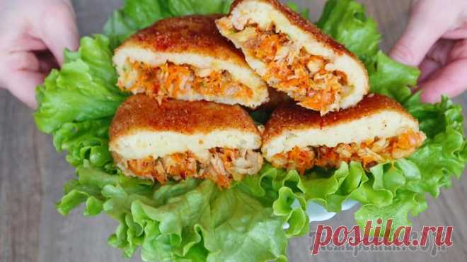 Картофельные зразы с мясом 
Ингредиенты
Картофель – 1 кг.
Соль – по вкусу
Черный перец – по вкусу
Яйца – 1 шт.
Мука – 1 ст.л.
Крахмал (лучше кукурузный) – 1-2 ст.л.
ДЛЯ НАЧИНКИ
Отварное мясо – 200 гр.
Лук - 2-4 шт.
Морковь – 1/2 шт.
Петрушка – 1/3 пучка
Соль – по вкусу
Черный перец – по вкусу
Сладкая паприка – 1 ч.л.
Растительное масло – для жарки
ДЛЯ ПАНИРОВКИ
Панировочные сухари - 3 ст.л.
Сладкая паприка – 2 ч.л.
Мука – 2 ч.л.
Соль – щепотка