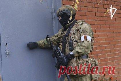 Росгвардейцы задержали скрывавшегося жителя ДНР по наводке контрразведки. Спецназ Росгвардии задержал жителя Донецкой народной республики (ДНР) по подозрению в совершении преступления. Бойцы спецслужбы получили от военной контрразведки информацию о мужчине. По их данным, тот причинил умышленный тяжкий вред здоровью человека, который в результате не выжил.