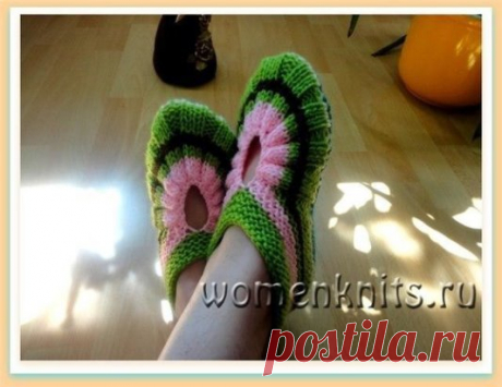 Идея вязания тапочек
Описание: https://womanknits.ru/vyazanie-dlya-zhenshchin/noski-tapochki/ideya-vyazaniya-tapochek