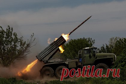 Украина обстреляла из «Града» село в Шебекинском округе. Утром 5 июня Вооруженные силы Украины (ВСУ) обстреляли из реактивной системы залпового огня (РСЗО) «Град» село Новая Таволжанка Белгородской области. Об этом сообщил глава Шебекинского городского округа Владимир Жданов. власти зафиксировали более 70 прилетов по территории российского села.