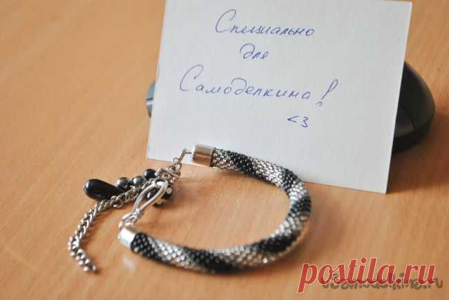 Жгут из бисера, связанный крючком