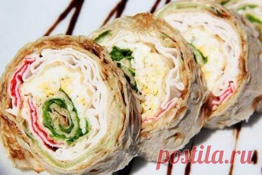 Рулет из лаваша с крабовыми палочками и огурцом