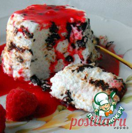 Меренги-острова с шоколадом и ягодным соусом - кулинарный рецепт