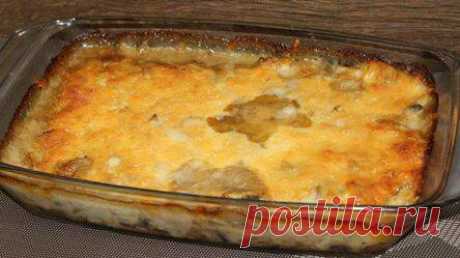 Жюльен по этому рецепту получается ну очень сочным и вкусным. Удобно запекать в одной форме, а не в нескольких маленьких, как мы привыкли. На вкус это не влияет. Ингредиенты: лук 2 шт. шампиньоны 500 г куриное филе 400 г растительное масло для жарки соль перец сметана 200 г мука 2-3 ст.л. молоко 50 мл твердый […]