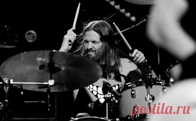 Умер барабанщик Foo Fighters Тейлор Хокинс. Артист скончался во время тура по Южной Америке, ему было 50 лет. Причину смерти группа не уточнила