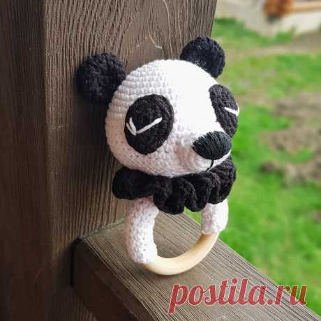 PDF Погремушка Панда крючком. FREE crochet pattern; Аmigurumi animal patterns. Амигуруми схемы и описания на русском. Вязаные игрушки и поделки своими руками #amimore - Панда, медведь, маленький медвежонок, мишка, погремушка.