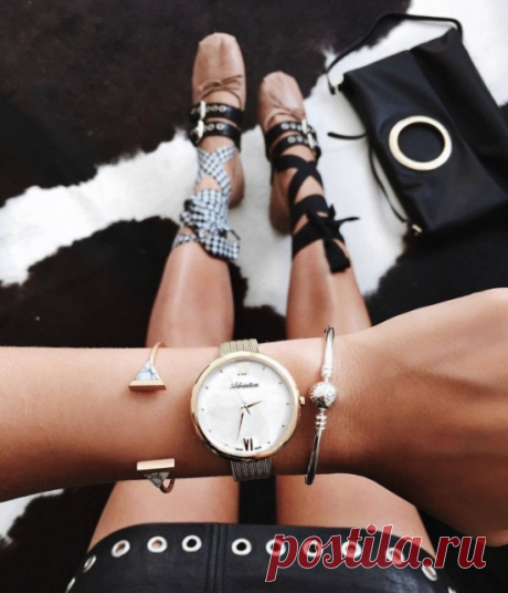 Балетки с лентами, бантами и ремнями — хит летнего сезона 2017 | Милая Я Балетки с лентами, бантами и ремнями - хит летнего сезона 2017    Балетки с бантиками и ремешками, дополненные пряжками и люверсами, и ноги, "забинтованные" крест на крест разными по цвету лентами - настоящий хит летнего сезона 2017 для молодых девушек. Носить эту модную обувь рекомендуется с платьем, юбкой и брюками 7/8. В чем преимущество этого fashion-тренда: ноги, обернутые лентами, кажутся стройн...