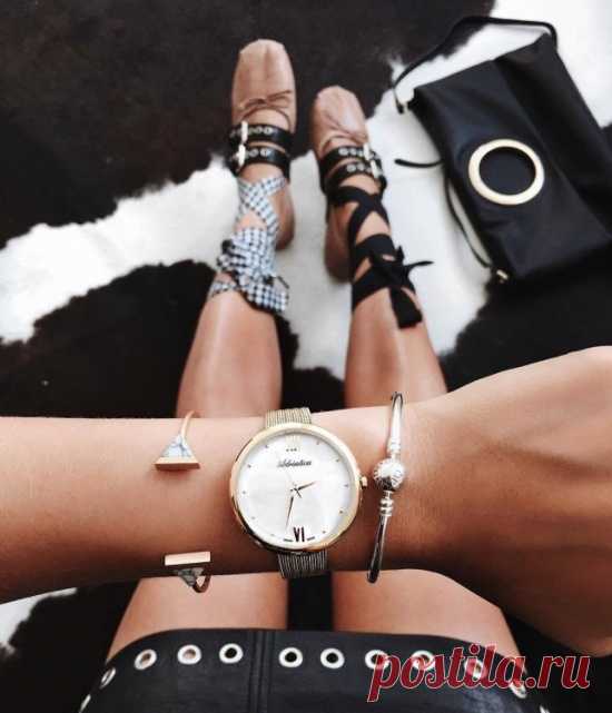 Балетки с лентами, бантами и ремнями — хит летнего сезона 2017 | Милая Я Балетки с лентами, бантами и ремнями - хит летнего сезона 2017    Балетки с бантиками и ремешками, дополненные пряжками и люверсами, и ноги, 