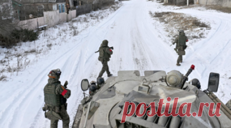 Рогов: ВС России подняли триколор над зданием городского совета в Курахово. Председатель комиссии Общественной палаты России по вопросам суверенитета Владимир Рогов заявил, что российские войска подняли флаг над зданием городской администрации в Курахово (ДНР). Читать далее