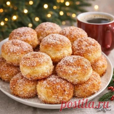 ТВОРОЖНЫЕ ПЫШКИ

Приготовим вкусный и быстрый творожный десерт 

Ингредиенты:
• Творог - 300гр.
• Яйца - 2шт.
• Сахар - 1стл
• Сода - 1чл.
• Мука ~ 180гр.
• Соль щепотка
• Растительное масло
• Сахар - для посыпки

Приготовление:
1. Творог смешать с яйцами, сахаром и солью.
2. Всыпать немного муки и соду, перемешать.
3. Постепенно всыпать остальную муку и замесить мягкое тесто.
4. Разделить тесто на 2ч.
5. Каждую раскатать в прямоугольный пласт.
6. Свернуть рулетом.
7. Наре...