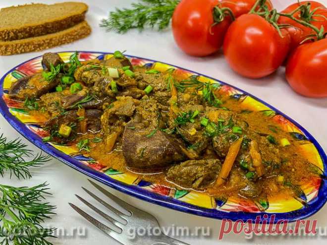 Нежная говяжья печень и сердце с луком и морковью в сметане. Рецепт с фото Говяжью печень можно потушить в сметане одновременно с сердцем. Сметана сделает обжаренные в масле печень и сердце нежнее и сочнее, а овощи, добавленные в сковороду к остальным продуктам, превратятся в соус. 


