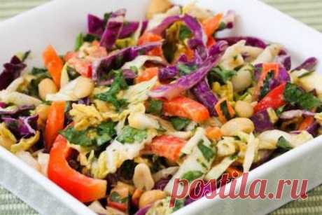 Салат из капусты «Коулсо - Cole Slaw» | Островок Гурмания
Что взять для блюда Салат «Коулсо — Cole Slaw» — состав:

☀ вилок белокочанной капусты маленький,

☀ вилок краснокочанной капусты маленький,

☀ две морковки средние,

☀ пучок петрушки,

☀ кукуруза 240 гр консервированная,

☀ 100 гр натурального (без добавок) йогурта,

☀ три чайных ложки сахара,

☀ столовая ложка горчицы дижонской,

☀ чуточку черного перца,