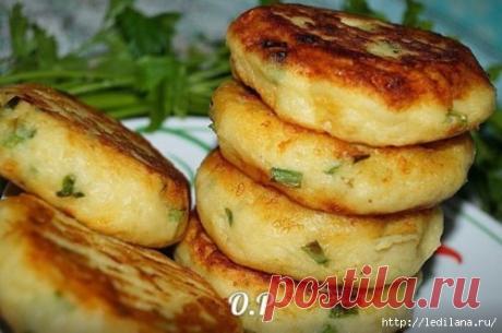 Картофельные биточки с зелёным луком и сыром