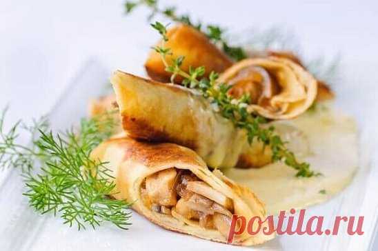 Наивкуснейшие блины с курицей и грибами
Продукты:
Пшеничная мука- 1 стакан 
Молоко - 500 мл.
Яйца - 1 шт.
Сода - 1 ст. л.
Сахар - 1 ст. л.
Растительное масло - 2 ст. л.
Укроп - По вкусу
Соль - По вкусу
Шампиньоны - 300 г.
Куриная грудка - 1 шт.
Лук - 2 шт.
Сметана - 1-2 ст. л.
Перец черный молотый - по вкусу
Приготовление:
В глубокую емкость выбиваем одно яйцо. К нему добавляем маленькую щепотку соли и примерно одну столовую ложку сахара. Благодаря этому тесто не будет таким пресным. Все ком
