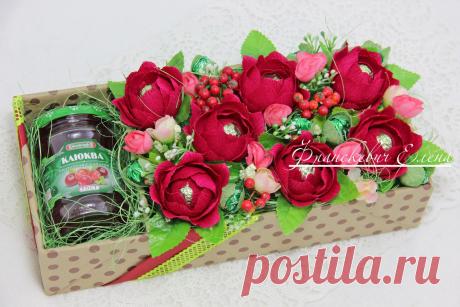 Коробочки с баночкой варенья (размер коробки 31*14см).
В оформлении - конфеты Вулкан, Шоколадный трюфель и Фундук Петрович, всего15шт.