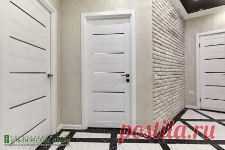 Зачастую дверная коробка собирается непосредственно на месте. Для этого оголовок и боковины соединяются друг с другом. Затем по периметру проема высверливают минимум восемь отверстий радиусом шесть миллиметров и глубиной порядка 250 миллиметров. После в дыры забивают штыри. Важно, чтобы они выступали не более, чем на десять миллиметров. Если вы хотите купить межкомнатные двери профиль Дорс, сделать это, равно как и заказать их установку, можно на сайте компании «Дверпром».