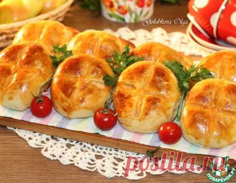 Пироги с мясным фаршем, овощами, соусом – кулинарный рецепт
