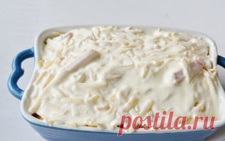 Мядзведзь (белорусская картофельная запеканка) 🍽

"Мядзведзь" (медведь) - простое белорусское блюдо из картофеля и лука. Блюдо универсальное, может быть постным или с добавлением сала, колбасы и т.д. По этому рецепту готовится белорусский "мядзведзь" с копчёной колбасой и сметаной. 

Продукты 

Картофель - 600 г 
Лук репчатый - 2 шт. 
Колбаса копчёная - 300-400 г 
Сметана - 2 ст. ложки 
Соль - по вкусу 
Масло растительное для жарки - 3 ст. ложки 

Как приготовить белорусс...