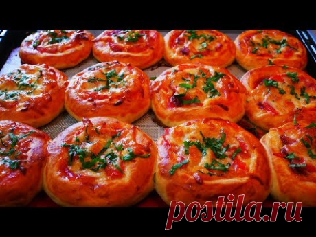 Мини пиццы БЫСТРО и ВКУСНО!!! Простой и быстрый рецепт дрожжевого тестаМини пиццы БЫСТРО и ВКУСНО!!! Простой и быстрый рецепт дрожжевого теста
тесто :
300 мл воды
15 гр свежих дрожжей (1,5 ч.л. сухих)
2 ст.л. сахара
1 ч.л. соли
1 яйцо
4 ст.л. растительного масла
470-500 гр муки
начинка :
сыр,колбаса,помидоры
выпекаем 35 минут при 180*