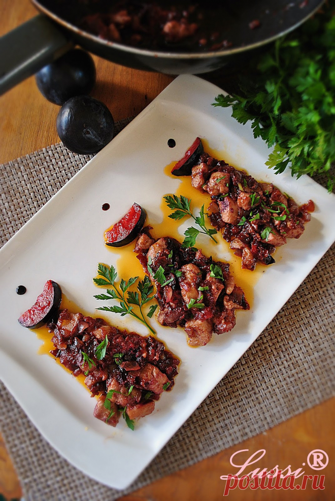 Пикантно пиле с бекон и сини сливи / Spicy chicken with plums and soy sauce