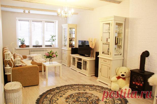 Гостиная: две тысячи самодельных кирпичей, фальшбалки и 