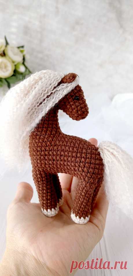 PDF Пони на ладони крючком. FREE crochet pattern; Аmigurumi toy patterns. Амигуруми схемы и описания на русском. Вязаные игрушки и поделки своими руками #amimore - лошадь из обычной пряжи, лошадка для куклы, конь.