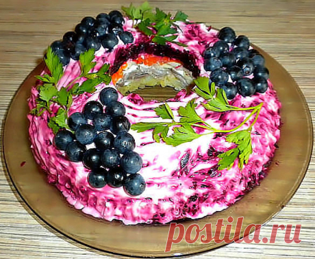 Салат черная гроздь - Простые рецепты Овкусе.ру