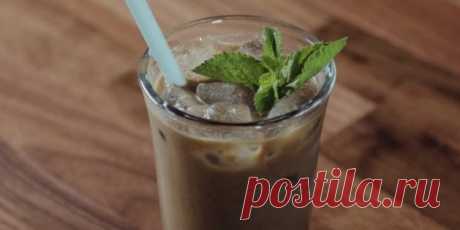 10 крутых рецептов холодного кофе с шоколадом, бананом, мороженым и не только - Лайфхакер