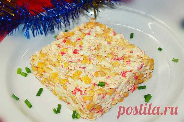 Салат с крабовыми палочками и кукурузой — Новогодний салат