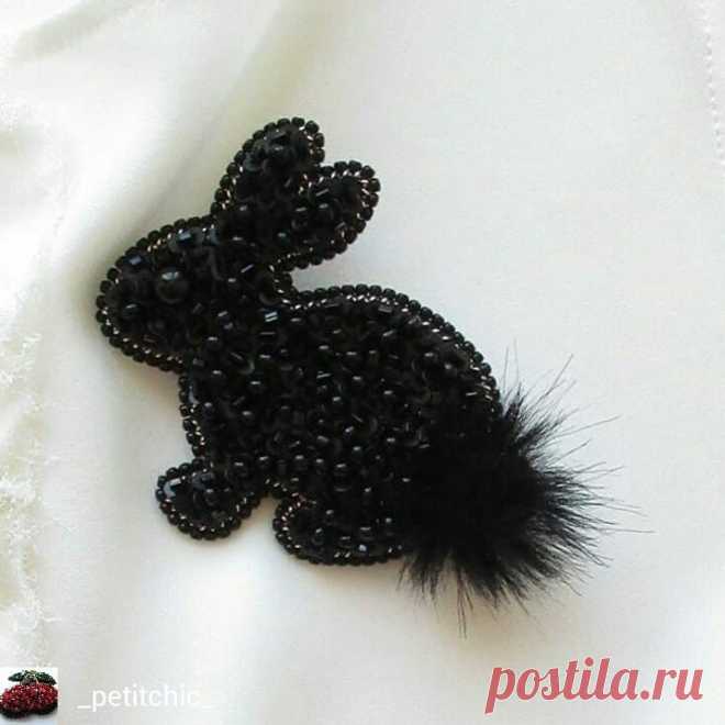 @Regranned from @_petitchic_ - Мой новый красавец!  Брошь Кролик 