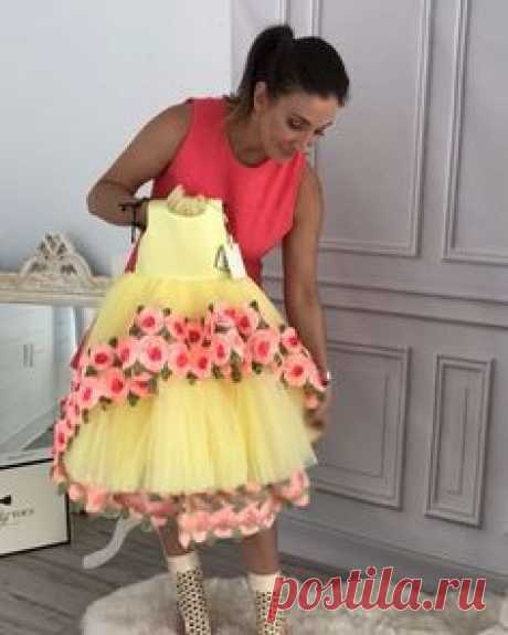 A closer look at our Ella Dress In stock and ready to ship! Download our APP to get 20% off or visit our website: ittybittytoes.com Worldwide Delivery ✈️ittybittytoes