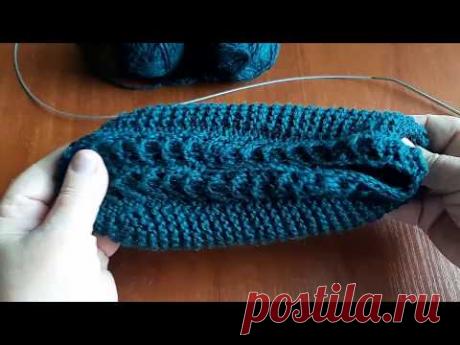 Малахитовые следочки на двух спицах.