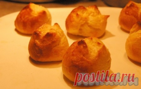 Французские булочки бриош и торт из них.