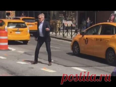 Харрисон Форд вытащил из автомобиля девушку, попавшую в аварию / Surfingbird - проводи время с пользой для себя!