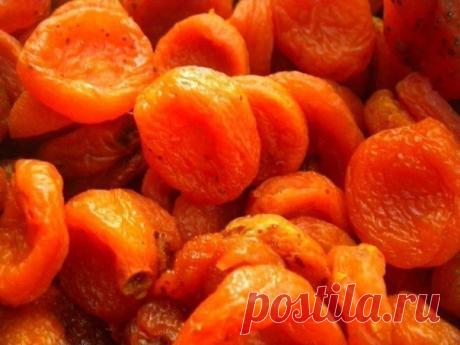 Чтобы спина не болела... - Журнал для женщин Каждый вечер перед сном в течении 1,5 месяцев вы должны съедать: 1 плод инжира (смоковницы), 5 сушеных абрикосов (кураги), 1 плод чернослива. Эти плоды содержат вещества, которые вызывают восстановление тканей, составляющих межпозвоночные диски. Они делают их более устойчивыми и упругими. Позвонки начинают сами становится на отведенные им природой места, без внешней мануальной коррекции. Попробуйте — […]