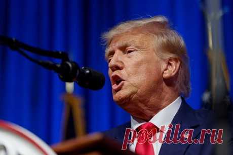 Вероятность посадки Трампа оценили. В ближайшее время бывшего президента США Дональда Трампа могут задержать для взятия отпечатков пальцев и других процедур, однако после его, скорее всего, отпустят под подписку о невыезде. Об этом заявил директор Фонда изучения США имени Франклина Рузвельта, доктор исторических наук Юрий Рогулев.