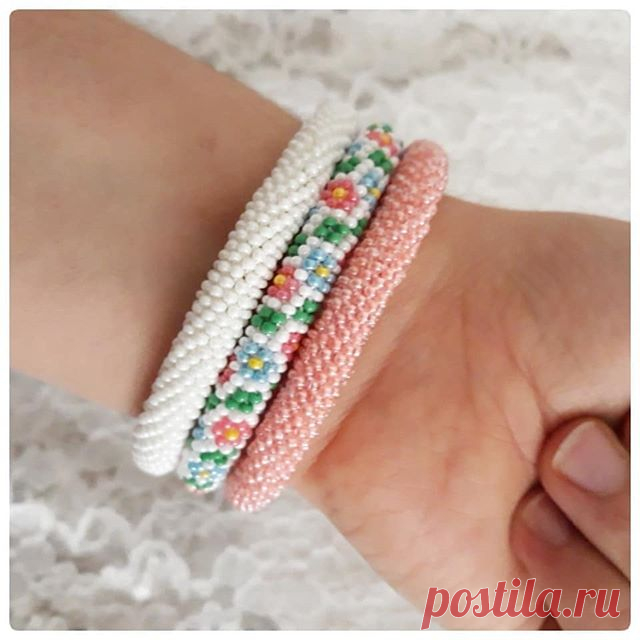 #tbt
@mutlucesni farkıyla 
#bileklik #bohem #bohembileklik #hapishaneişi #bracelet  #miyukibeads #white #pink #biser_prodaja #jewellery #crochet #takitasarim #delicabeads #miyuki #miyukibileklik #sablon #gift #hediye #handmade #elyapımı #love #goodmorning #flowers #heart #beadcrochet #friendshipbracelets #black  #instadaily #instagood