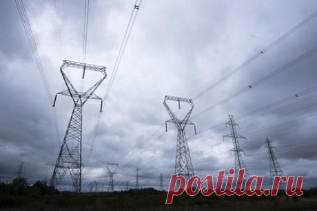В России повысили тариф на передачу электроэнергии. В России с понедельника, 1 мая, на 6,3 процента увеличились тарифы на передачу электроэнергии по единой национальной электрической сети (ЕНЭС). Соответствующее распоряжение правительства опубликовано на официальном портале правовой информации. Уточняется, что повышенные тарифы будут действовать до 31 декабря 2023 года.