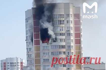 В Новой Москве загорелась атакованная беспилотником в мае многоэтажка. В Новой Москве произошел пожар в многоэтажном доме, который в мае был атакован украинским беспилотником. ЧП произошло в жилом здании на улице Атласова. Возгорание пошло от свечи, пока женщина в квартире на 21 этаже принимала душ. Ее спасли. Утром 30 мая восемь украинских БПЛА атаковали Москву.