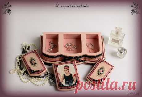 Шкатулочка на три отделения "Катарина". Ольха. Техники: декупаж, лепнина, точечная роспись, патинирование. Внутри оббивка мягкой тканью.