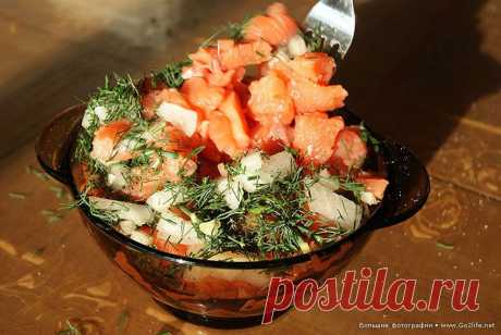 13 аппетитных фотографий рецепта вкусно приготовленной рыбы. Самое распространенное и популярное блюдо Хабаровского края – #тала. Это общее название кушанья, и у разных народов оно изменяется по-своему. Так, удэгейцы называют данное блюдо &quot;тала-хонь&quot; и приготавливают его из замороженного мяса косули, изюбра или лося. Но чаще всего вкуснейшую талу готовят из дорогой рыбы. (Источник: Любовь Пассар, президент Ассоциации коренных малочисленных народов Севера Хабаровского края) #рецепты