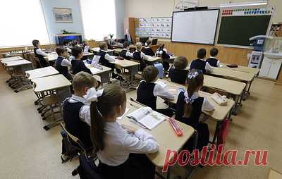 В Подмосковье с октября заработает умный помощник для учеников начальных классов. Школьники будут задавать вопрос голосом или текстом в чат-боте, а ИИ простым языком сформирует для ребенка ответ и отправит его обратно в мессенджер