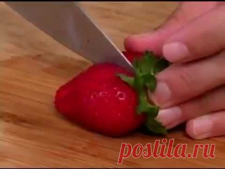 Как красиво разделить клубнику.