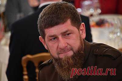 Кадыров пообещал любой ценой добраться до Закаева. Глава Чечни Рамзан Кадыров пообещал любой ценой добраться до экс-эмиссара чеченских сепаратистов Ахмеда Закаева. «Я доберусь до него, даже если весь мир перевернется, я готов даже пойти под трибунал», — заявил Кадыров. По его словам, Закаев порочит честь чеченского народа и чеченских мужчин.