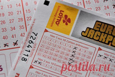 Пара осталась без крупного выигрыша из-за собственной нерасторопности. Семейная пара в Канаде нашла билет на участие в лотерее-игре, который остался после Рождества. Канадцы решили сыграть в игру и обнаружили, что сорвали джекпот. Им причитался приз в 100 тысяч американских долларов. Пара не смогла получить деньги, так как оказалось, что срок годности билета истек за пять дней до этого.