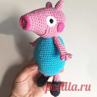 Свинка Джордж амигуруми. Схемы и описания для вязания игрушек крючком! Бесплатный мастер-класс от Ксении Игошиной по вязанию маленькой свинки Джорджа из детского мультфильма "Свинка Пеппа". Высота вязаного порос…