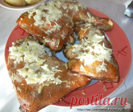 Аля-копченая курица или отварная курица с эффектом копчения