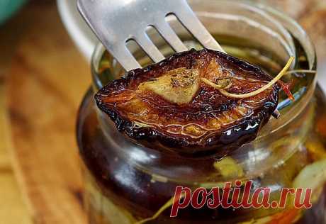 Вяленые сливы с чесноком, травами и солью